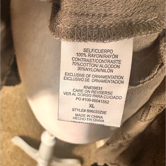 Democracy, size XL, excellent used condition, smoke/pet free home. - Picture 6 of 8